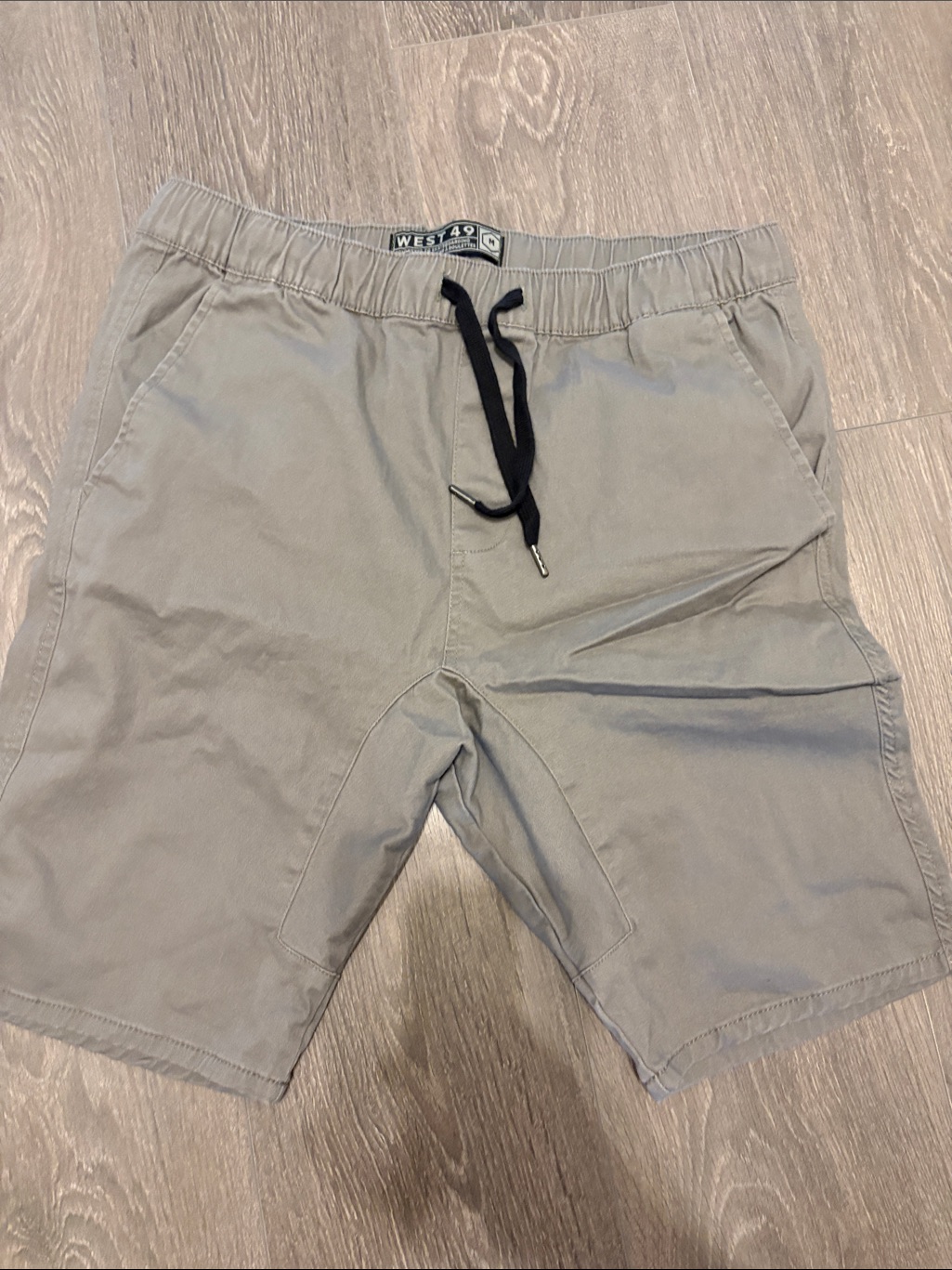 Men's Light Gray Athletic Drawstring Shorts